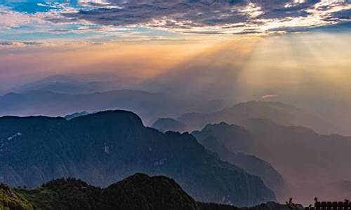 峨眉山旅游景点介绍词_峨眉山旅游景点介绍